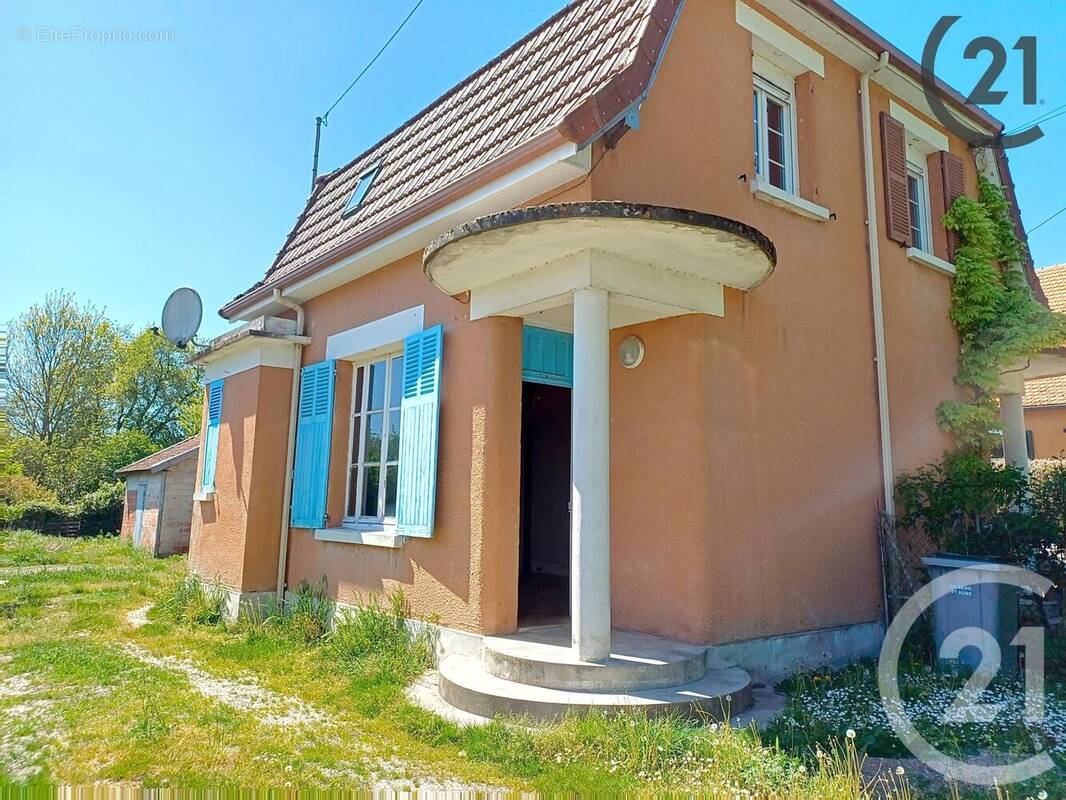 Maison à FONTAINE-LES-GRES