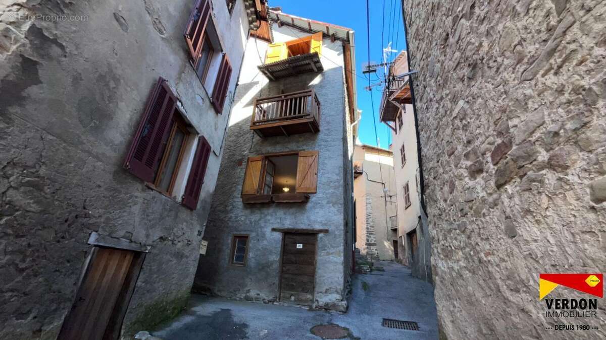 Maison à BEAUVEZER