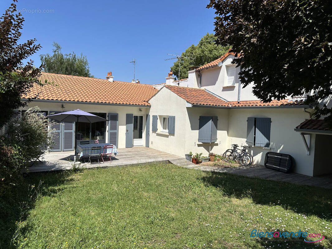 Photographie extérieure - Maison à POITIERS
