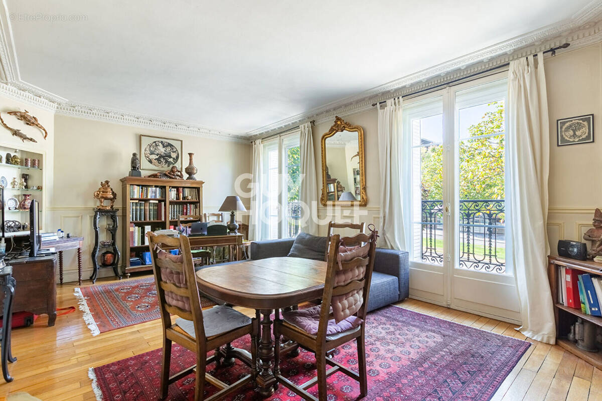 Appartement à PARIS-15E