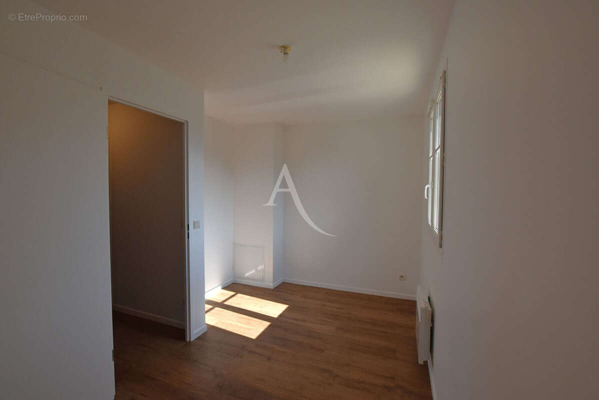 Appartement à COMBS-LA-VILLE