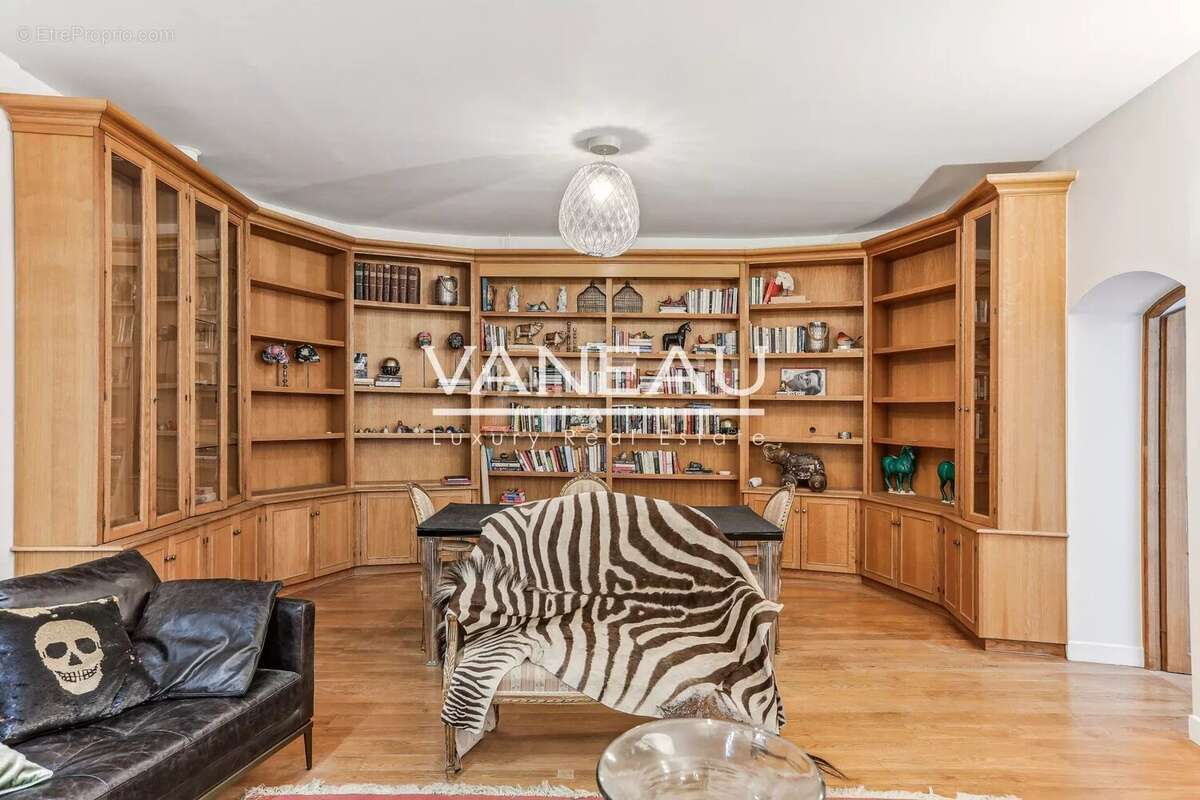 Appartement à PARIS-8E