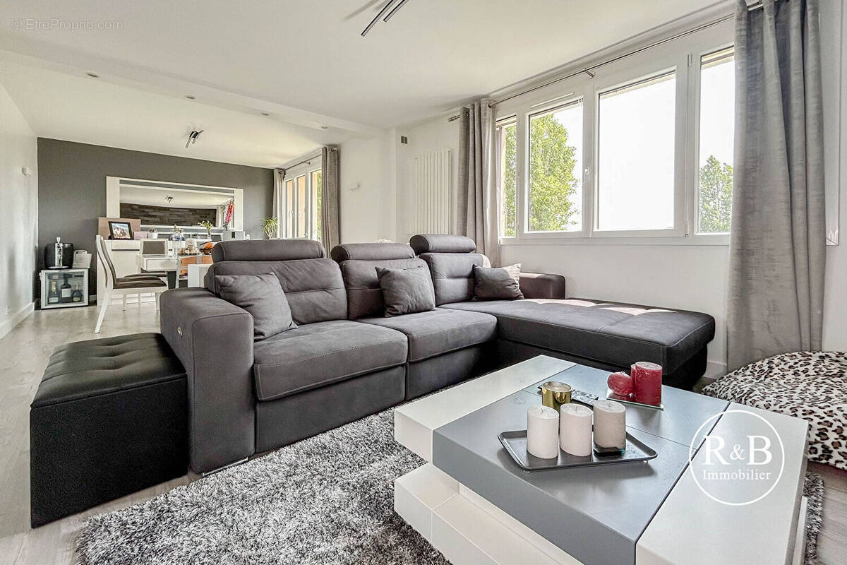 Appartement à LES CLAYES-SOUS-BOIS