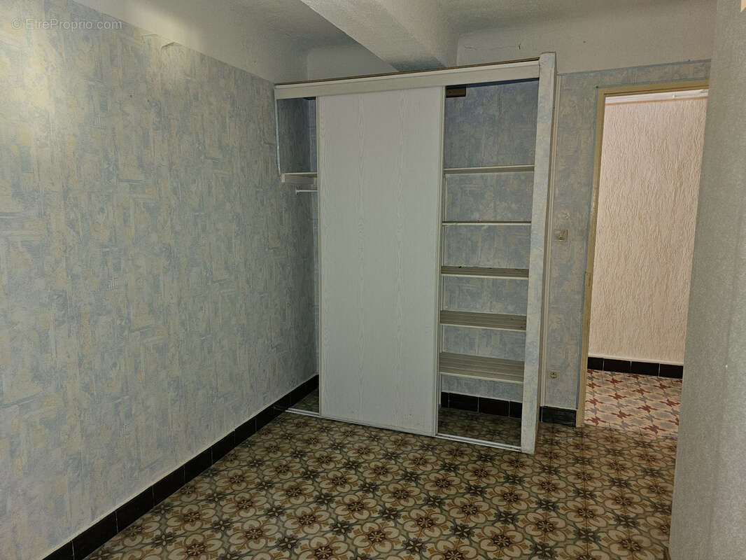 Appartement à LA ROQUE-D&#039;ANTHERON
