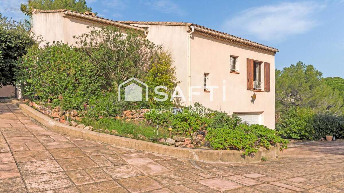 Photo 2 - Maison à ROQUEBRUNE-SUR-ARGENS