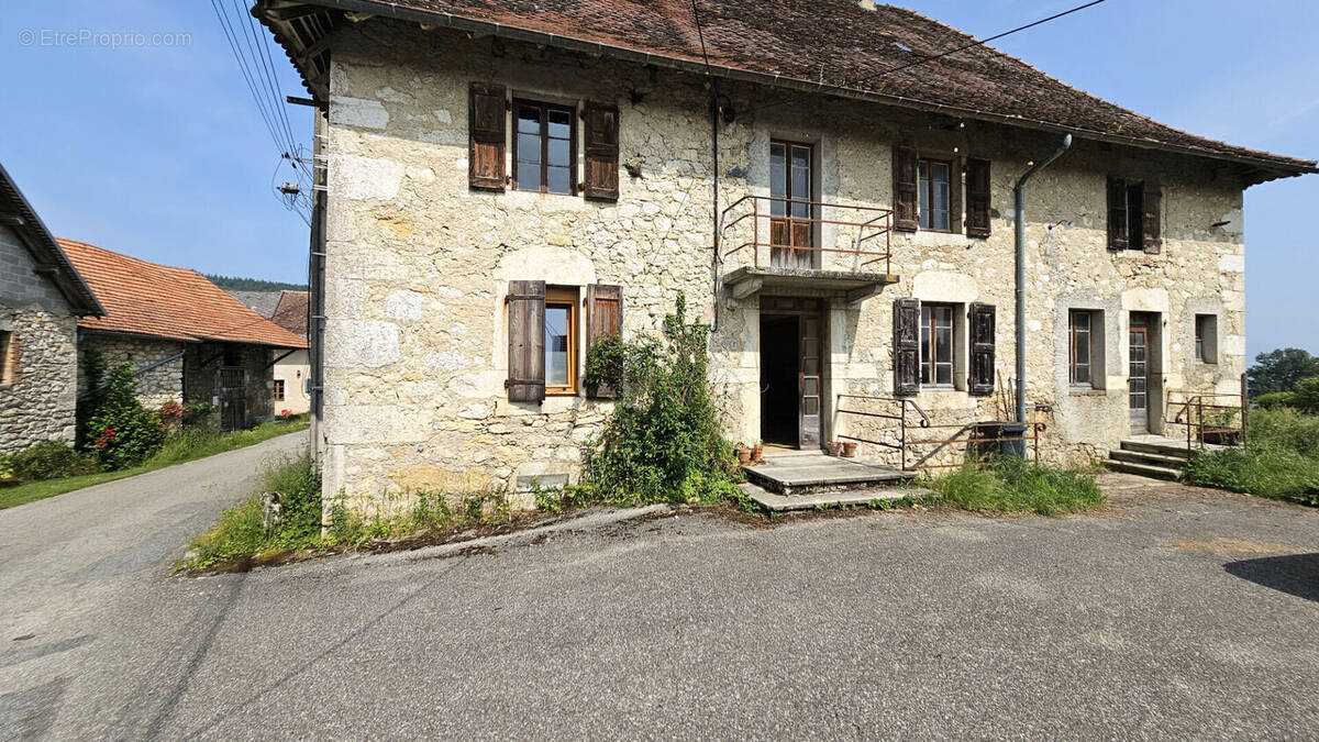 Maison à SAINT-GENIX-SUR-GUIERS