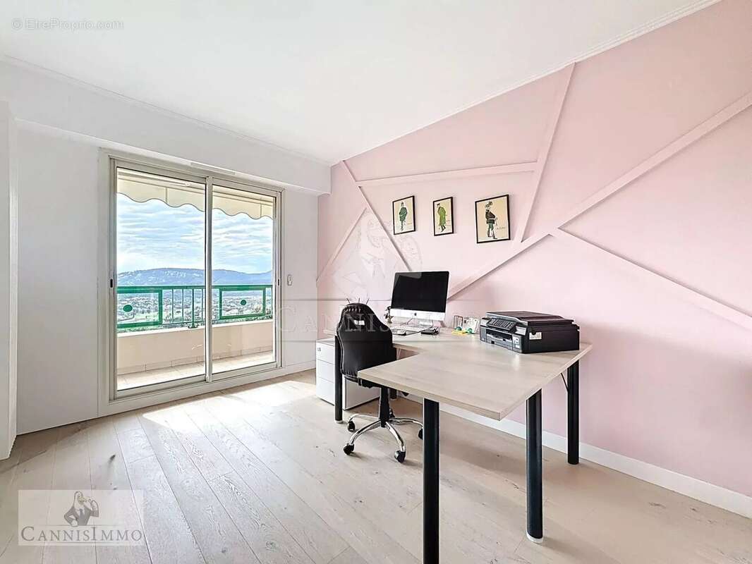 Appartement à MANDELIEU-LA-NAPOULE