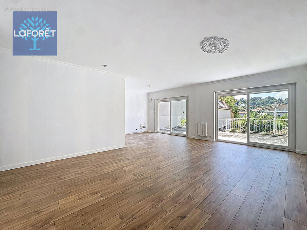 Appartement à SAINT-GENIS-LAVAL