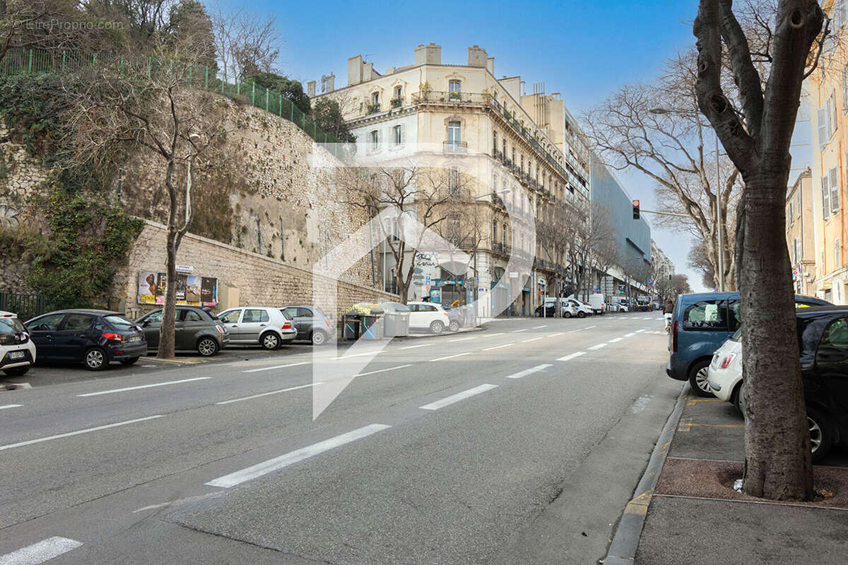 Commerce à MARSEILLE-7E