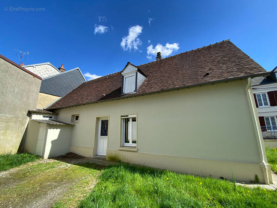 Maison à DAMVILLE