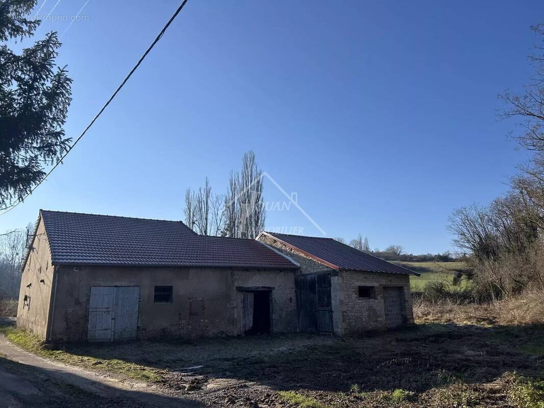 Maison à BELLENAVES