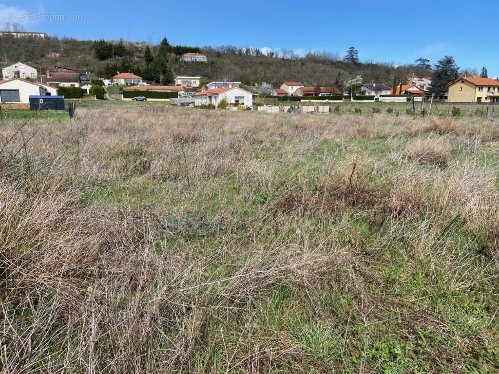 Terrain à LE BREUIL-SUR-COUZE