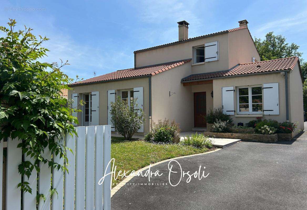 Maison à MONTAIGU