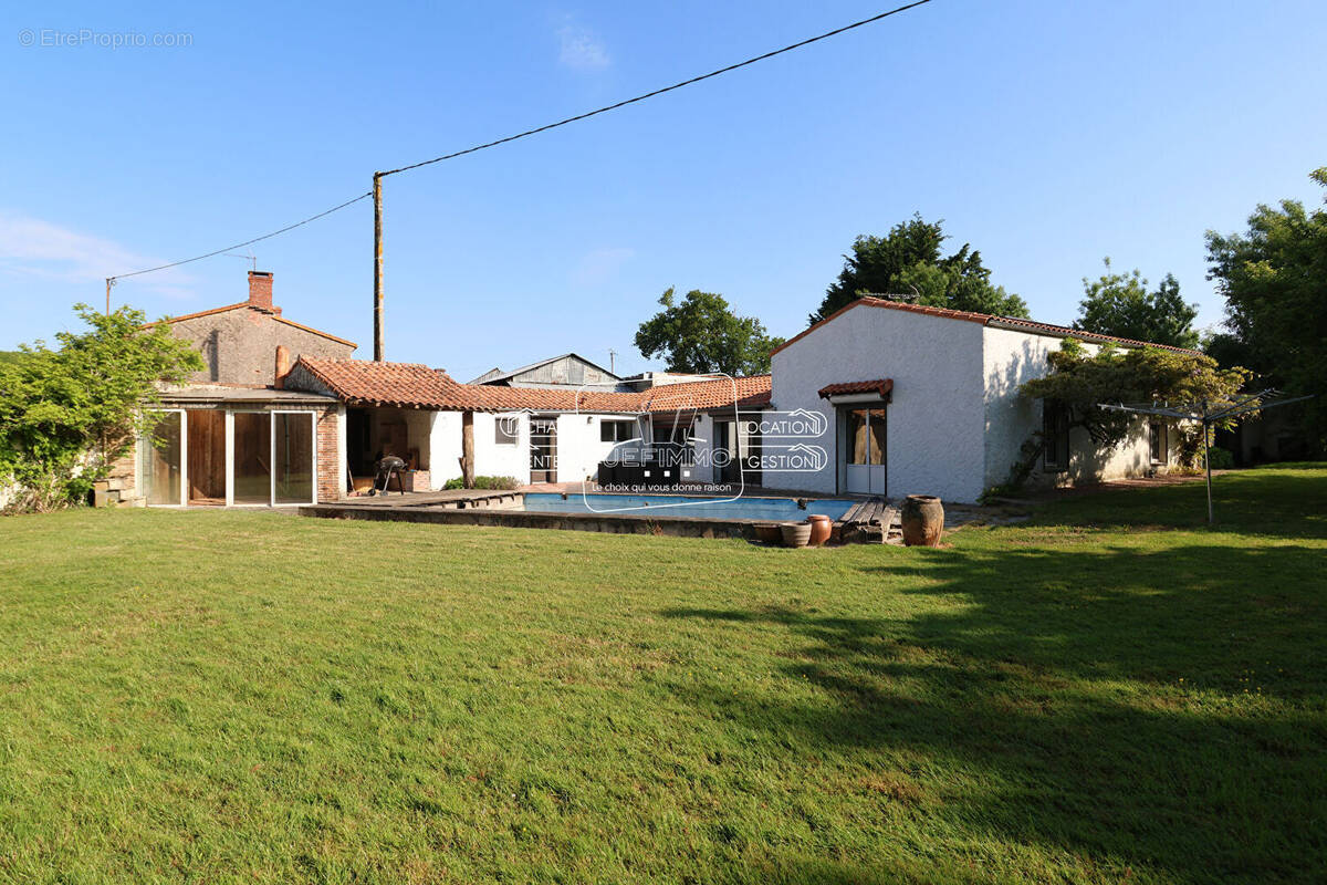 Maison à BOUZILLE