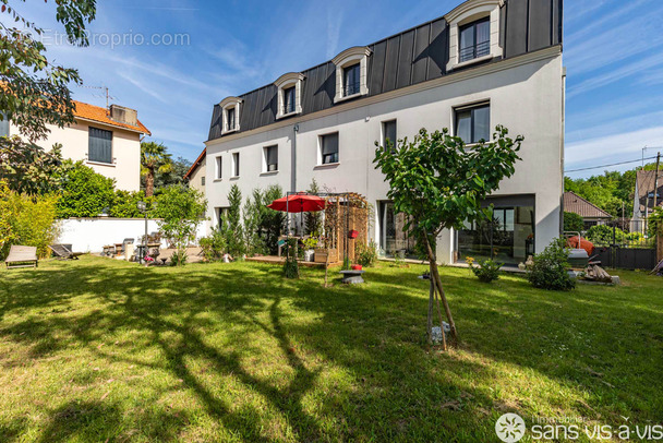 Maison à VERRIERES-LE-BUISSON