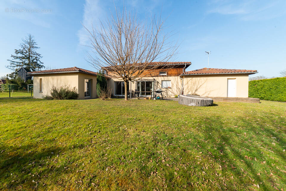 Maison à MONTRACOL