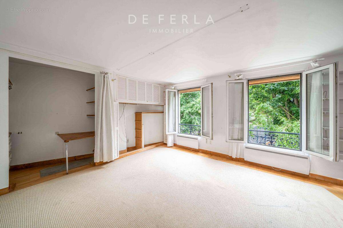Appartement à PARIS-14E