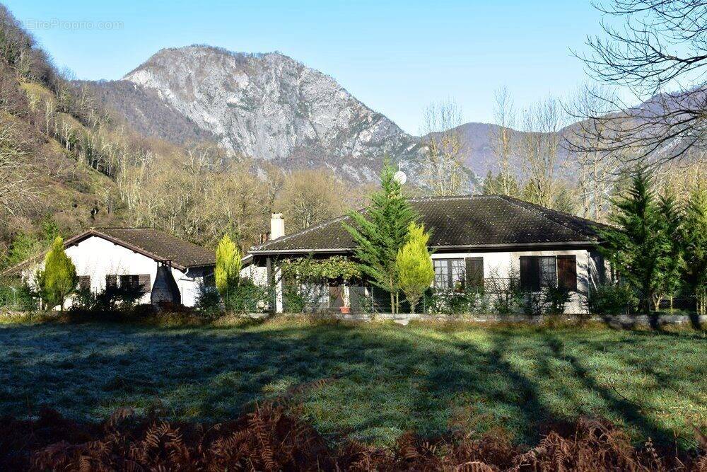 Maison à ARLOS