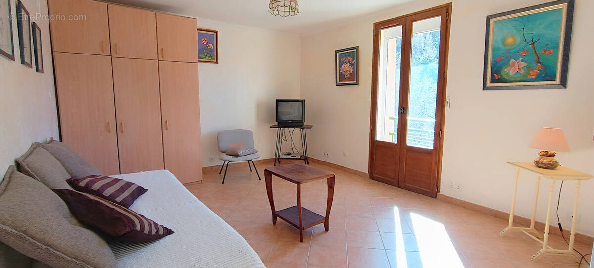Appartement à SAUSSES