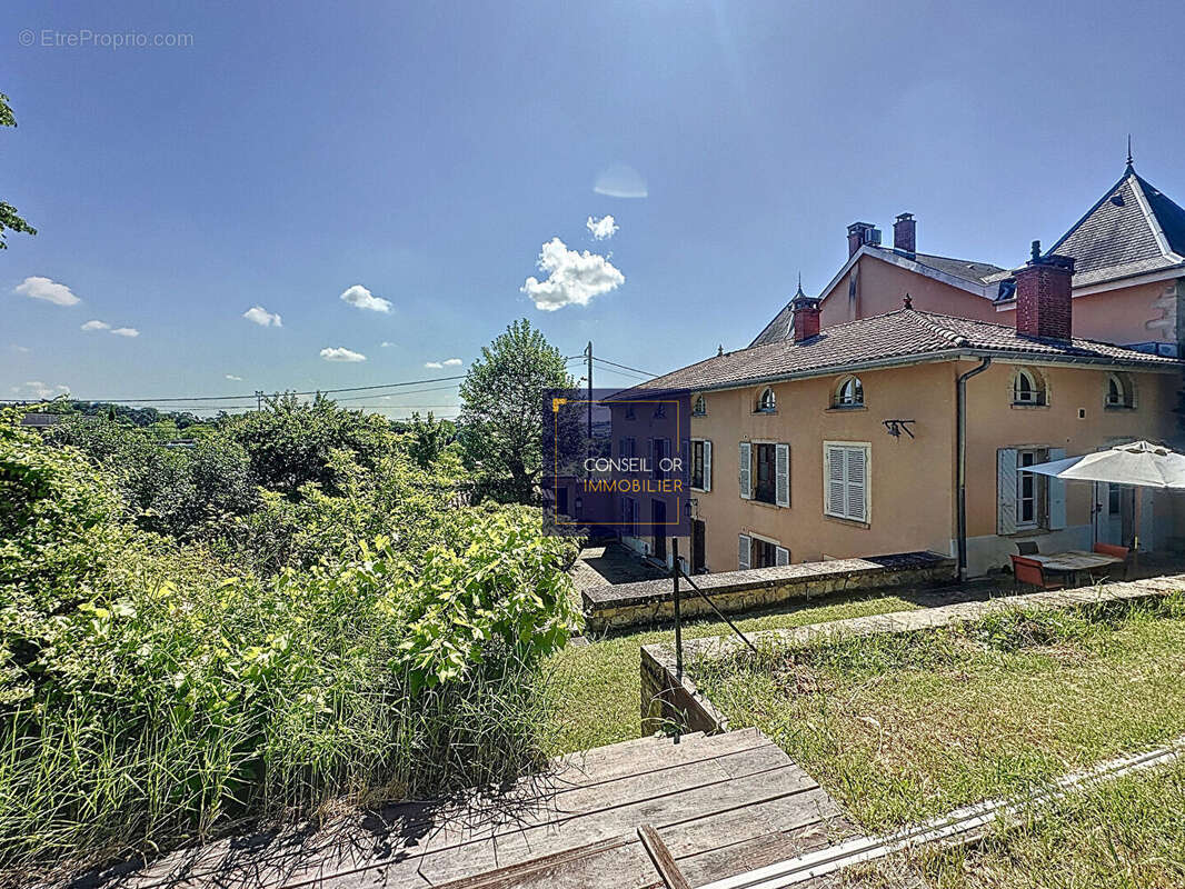 Maison à SAINT-GENIS-LAVAL