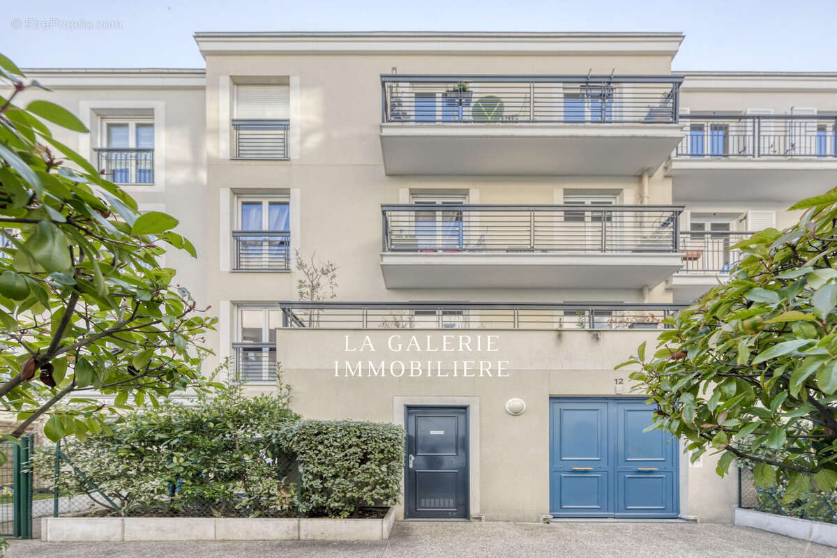 Immeuble au coeur de la résidence  - Appartement à PUTEAUX