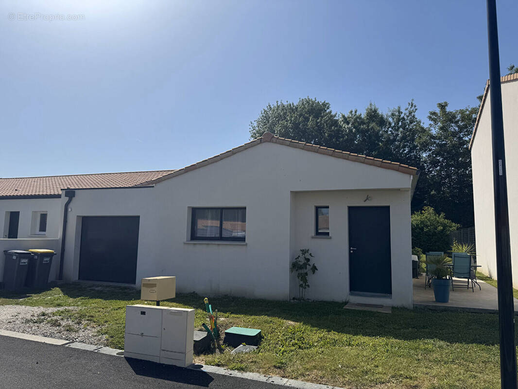 Maison à COMMEQUIERS