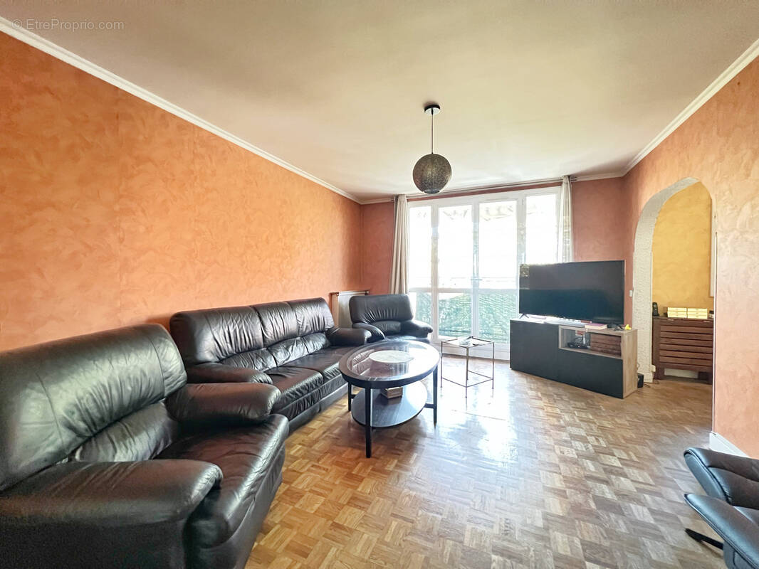 Appartement à PIERRE-BENITE