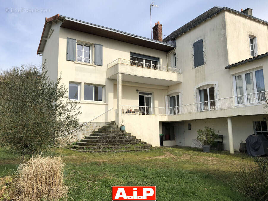 Maison à POUZAUGES