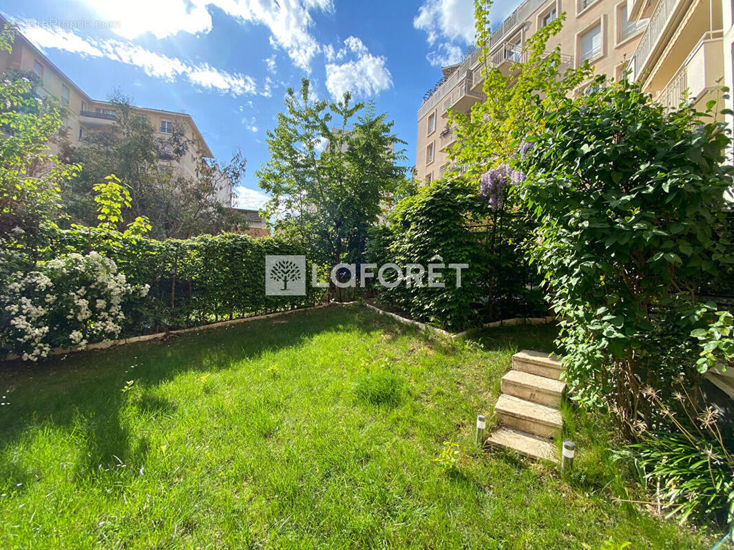 Appartement à SURESNES