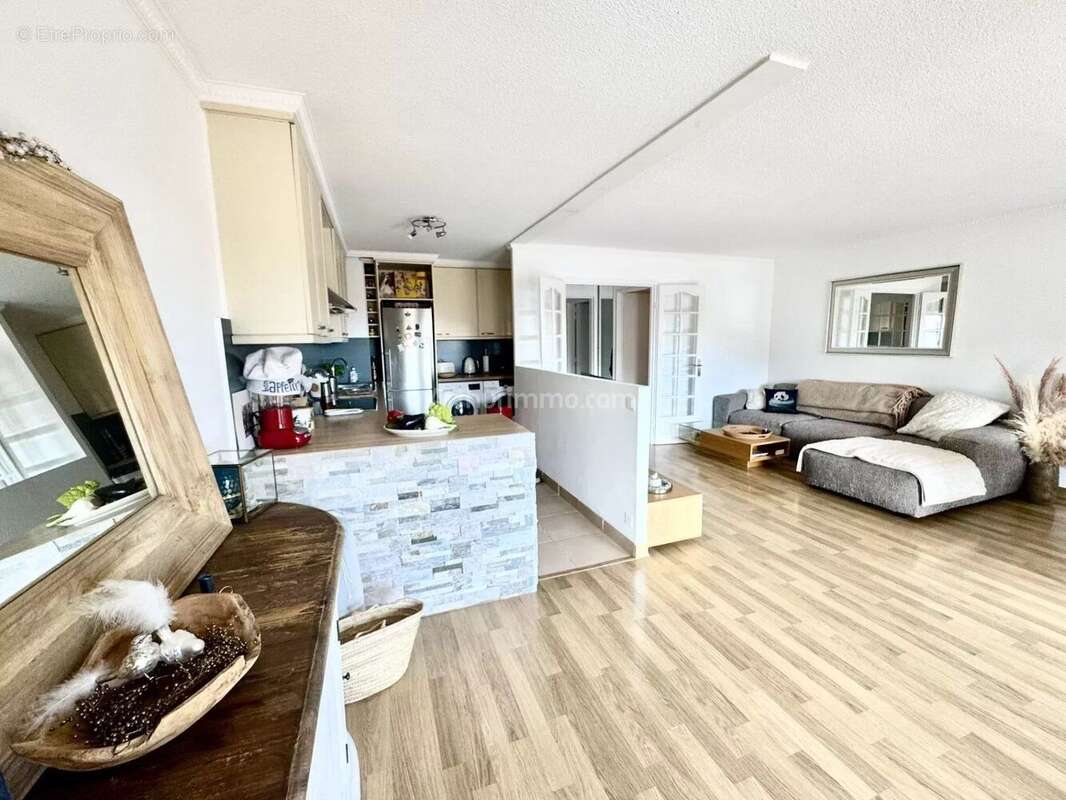 Appartement à SAINT-LAURENT-DU-VAR