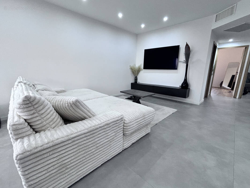Appartement à SAINT-CYR-SUR-MER