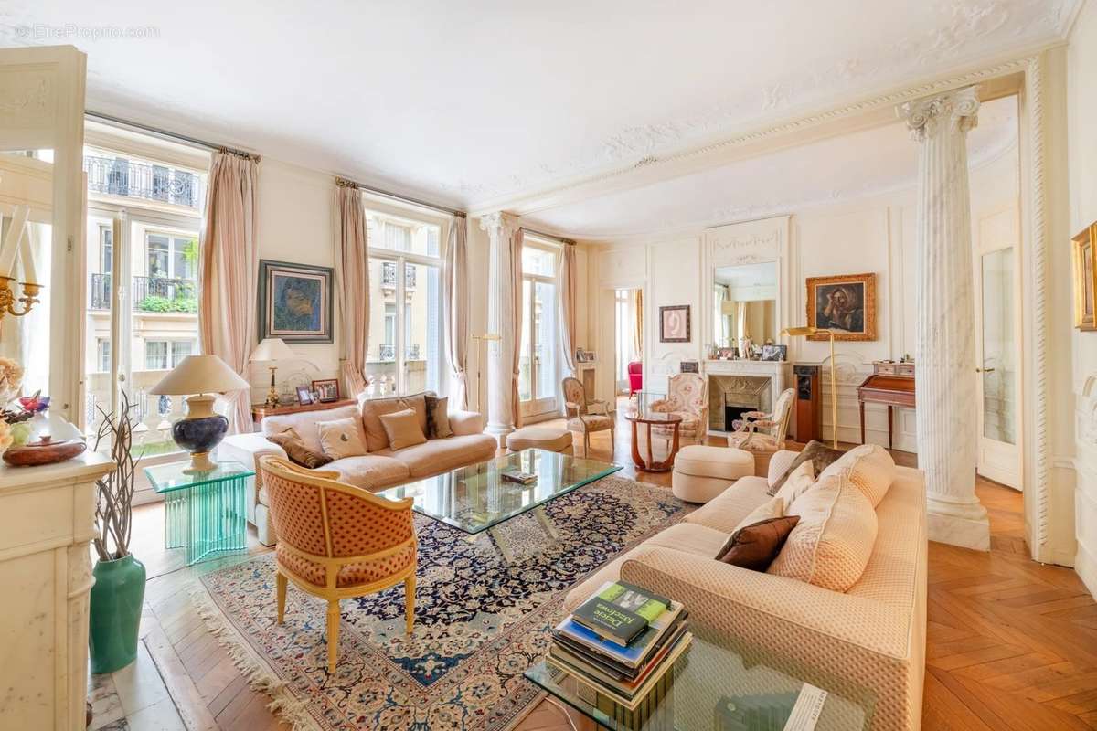 Appartement à PARIS-16E