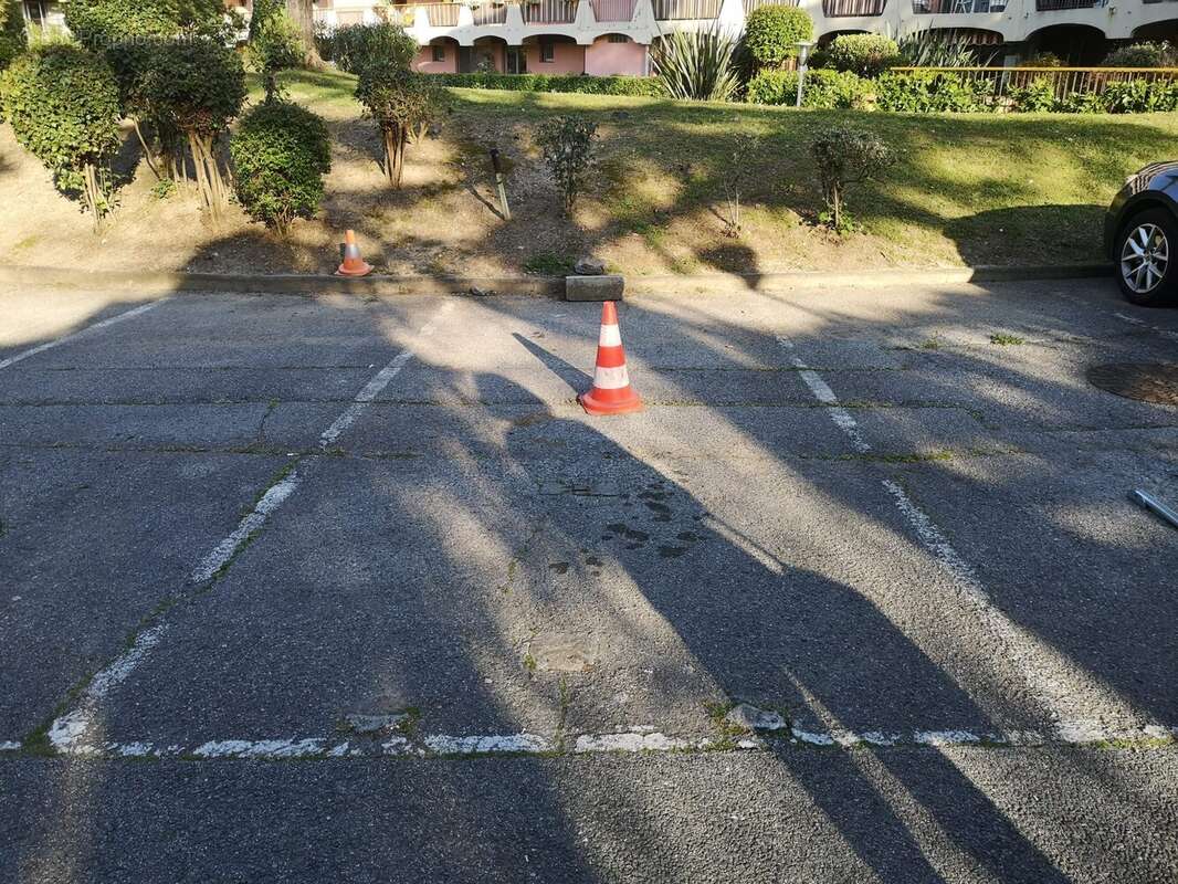 Parking à MANDELIEU-LA-NAPOULE