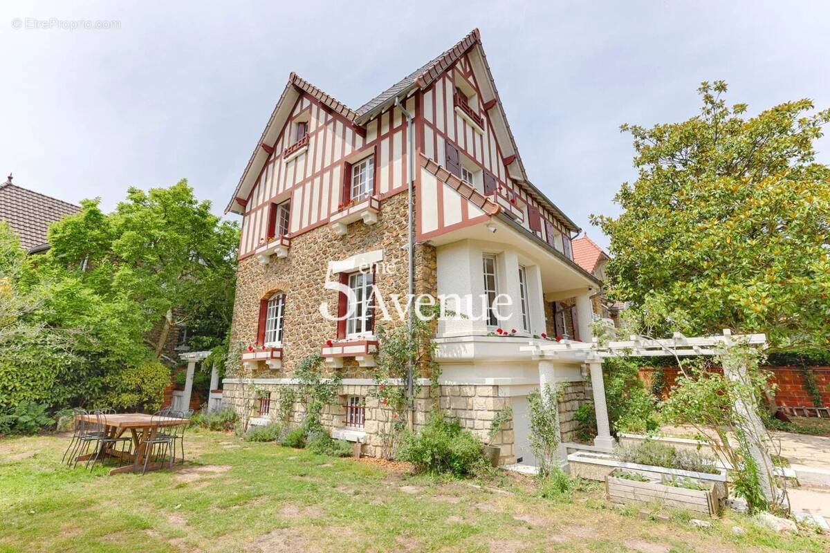Maison à SAINT-MAUR-DES-FOSSES