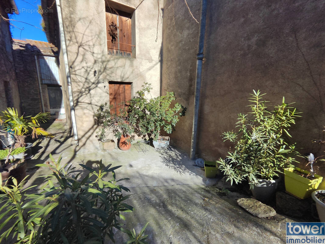 Maison à LAGRASSE