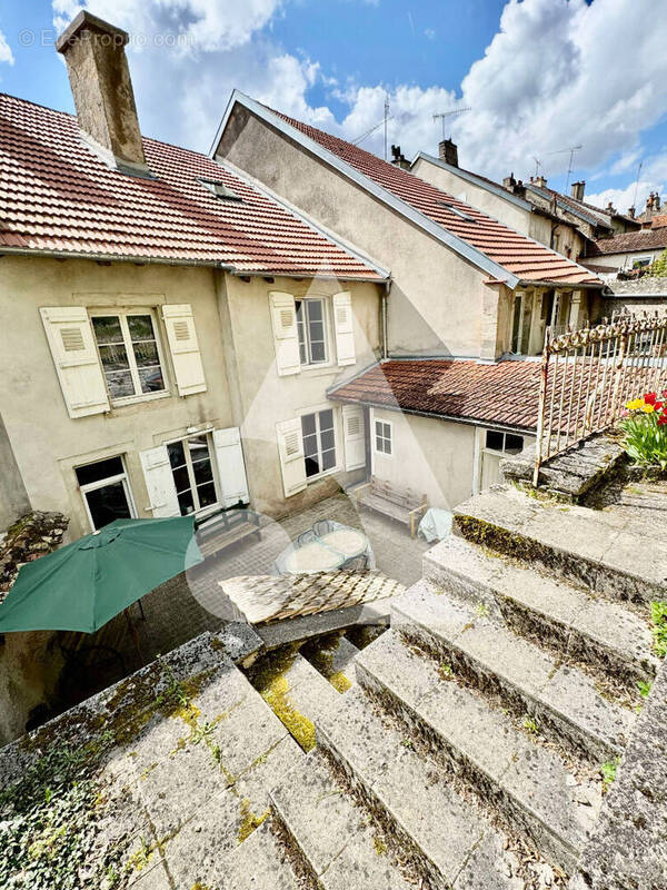 Maison à NEUFCHATEAU