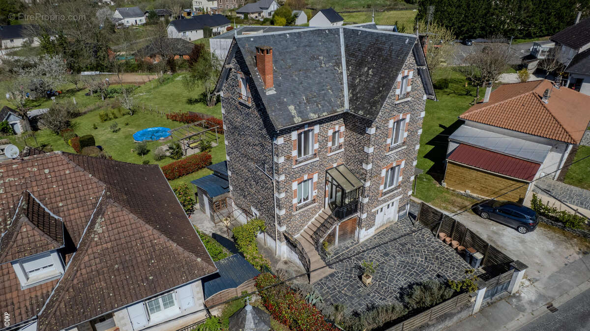Maison à ALLASSAC
