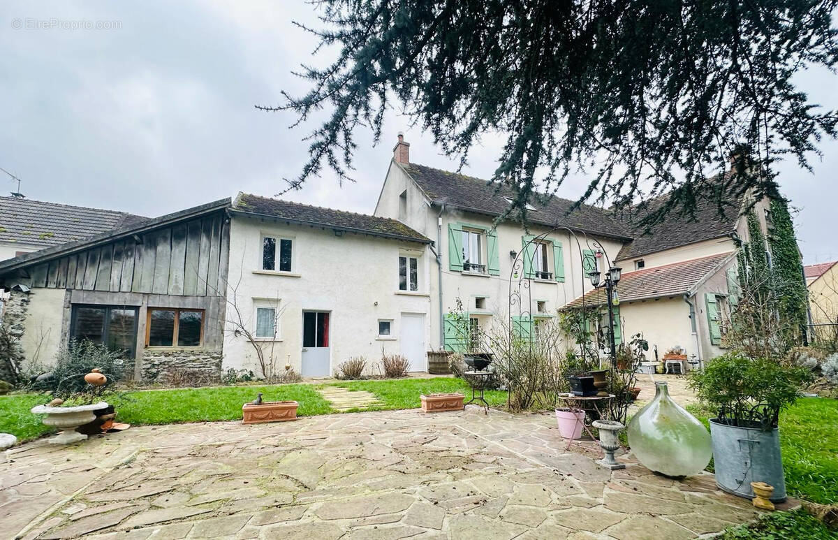 Maison à JOUARRE