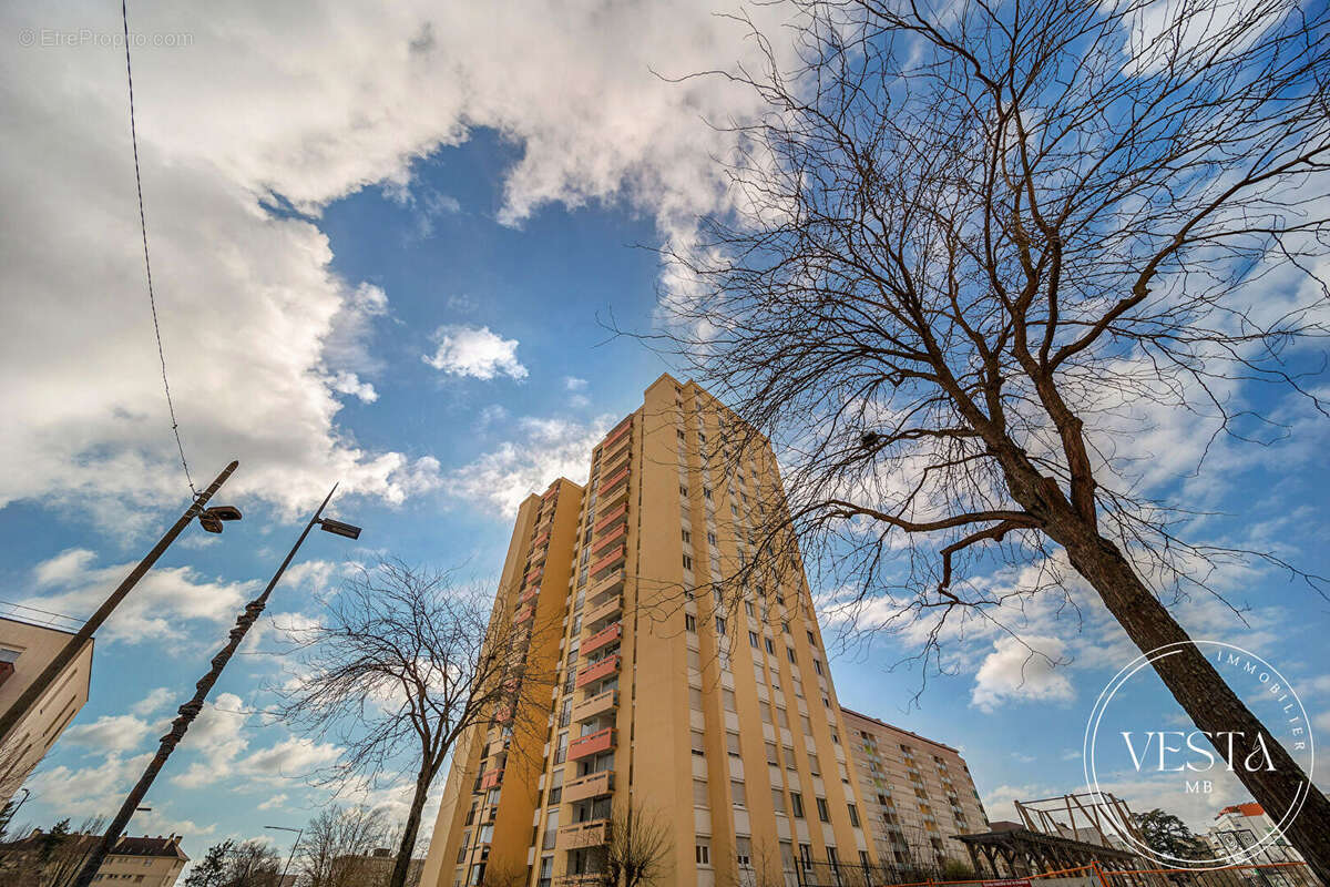 Appartement à CHENOVE