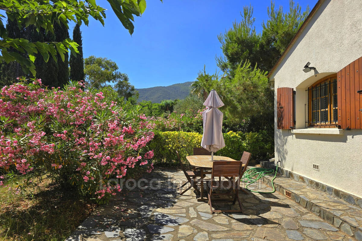 Maison à VILLELONGUE-DELS-MONTS