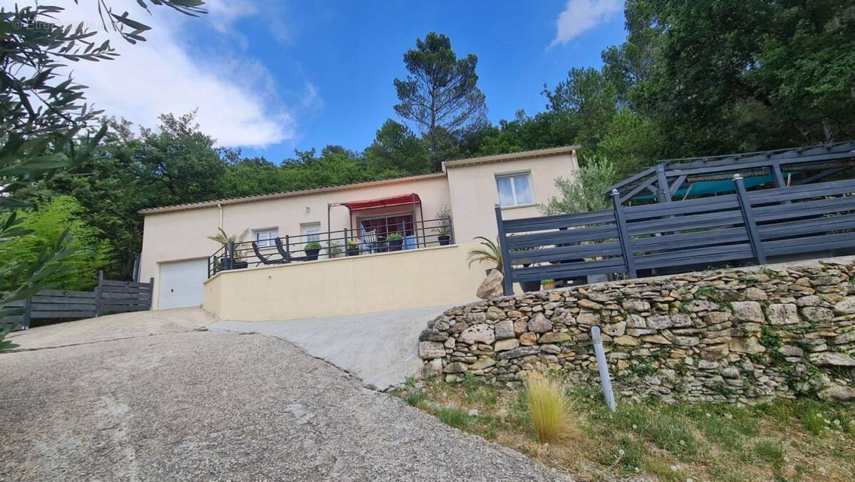 Maison à SAINT-MONTAN