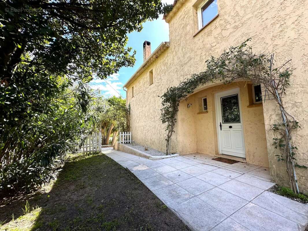 Maison à VALLAURIS
