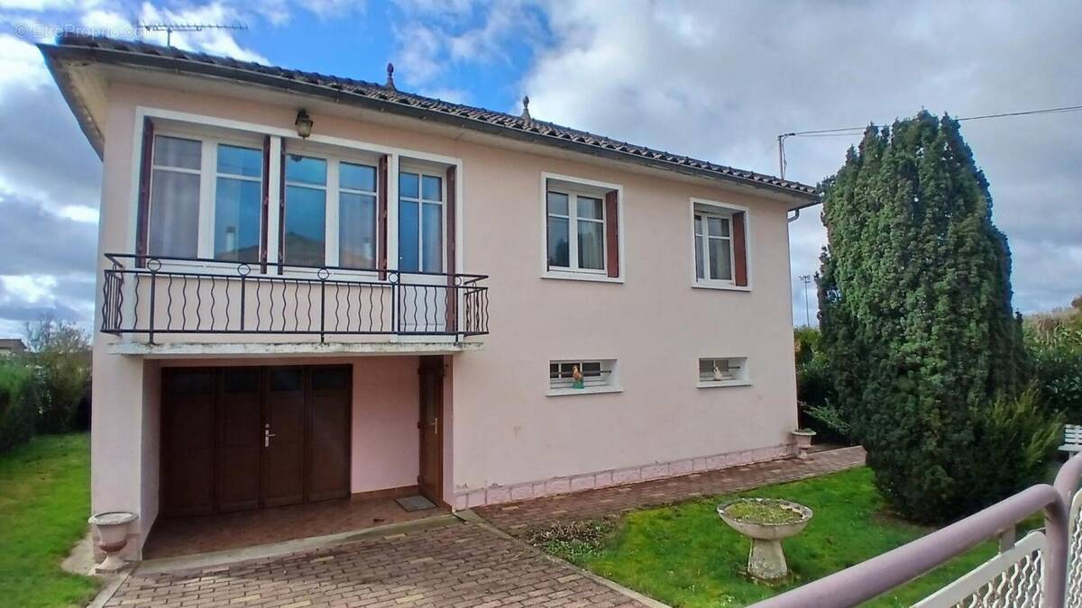 Maison à CHASSENEUIL-SUR-BONNIEURE