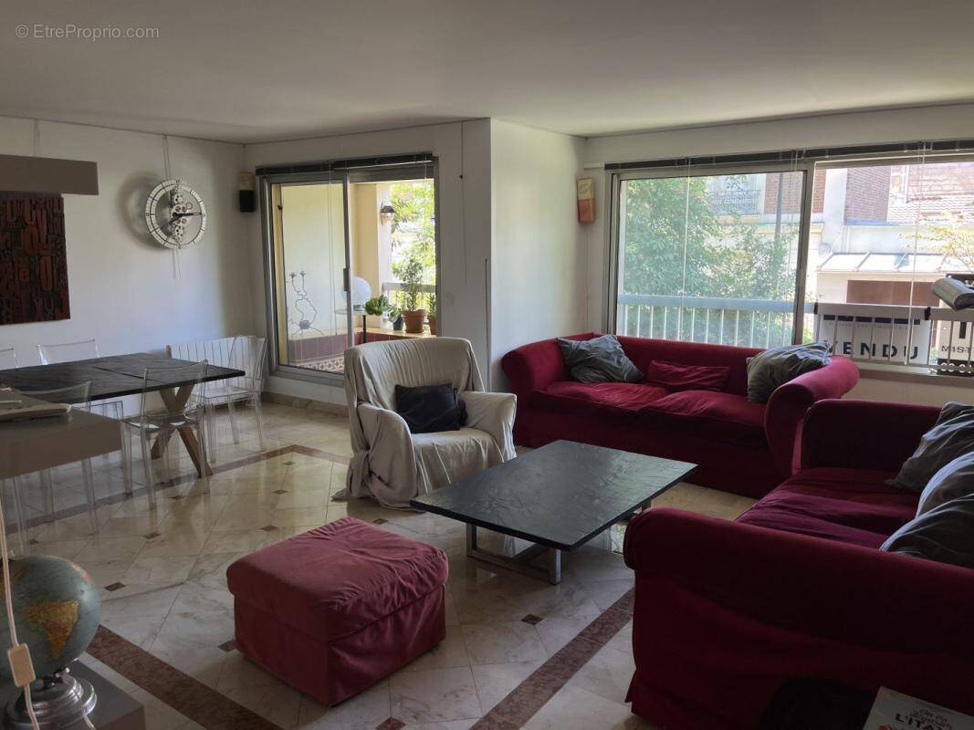 Appartement à PARIS-16E