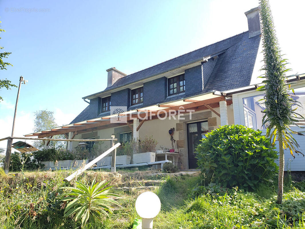 Maison à TREDREZ-LOCQUEMEAU