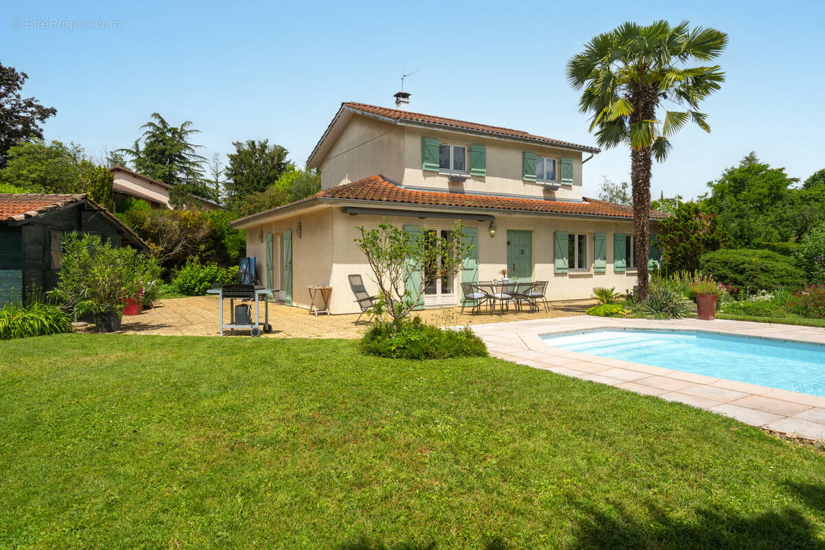 Maison à LA TOUR-DE-SALVAGNY