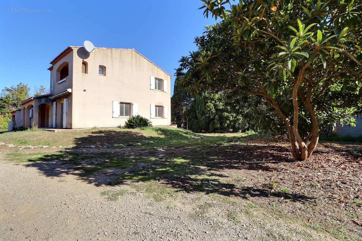 Maison à MAUGUIO