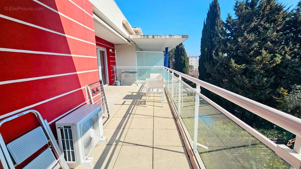 Appartement à VALLAURIS