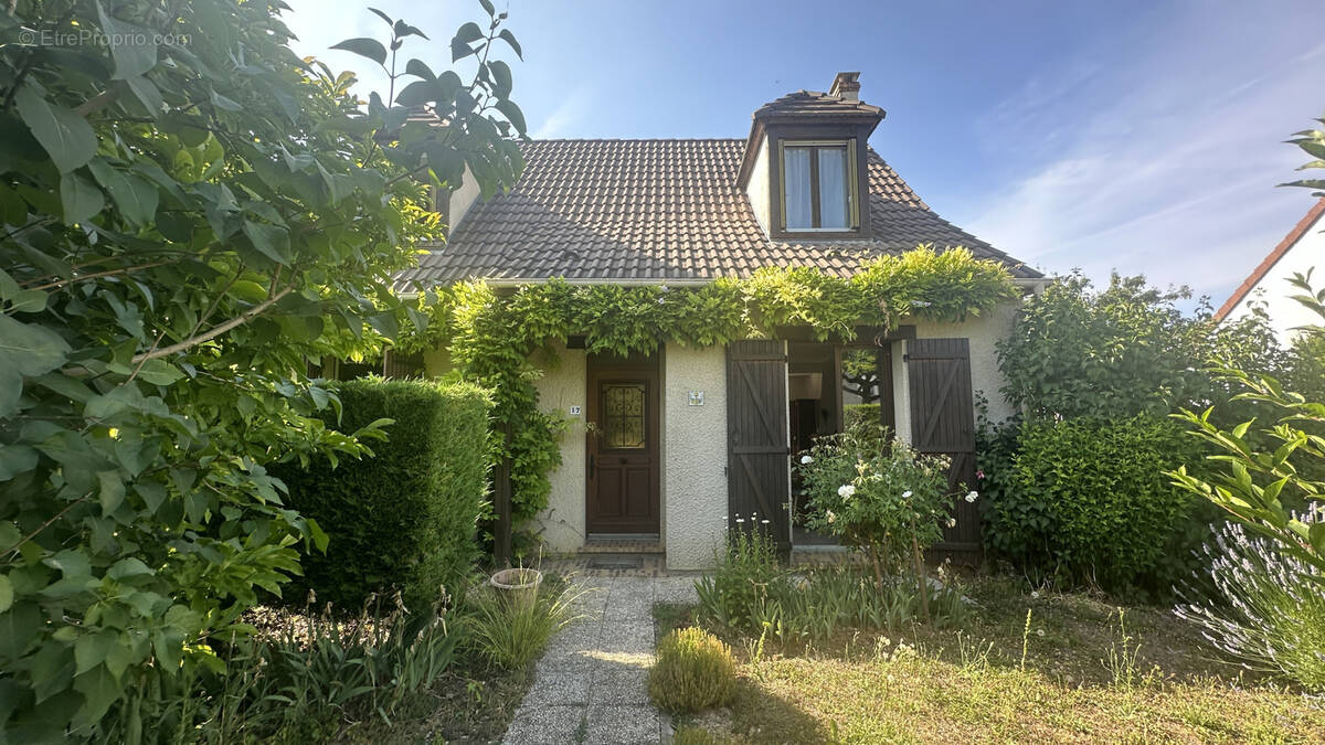 Maison à VERT-LE-PETIT