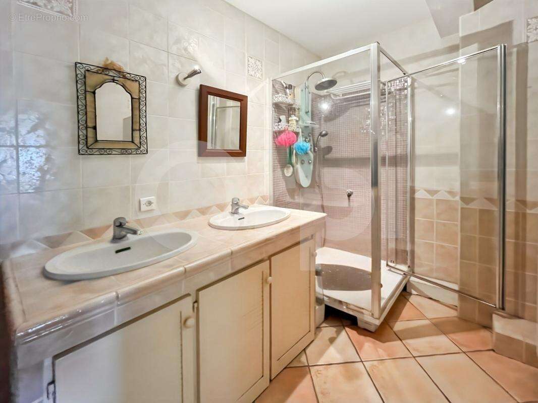 Appartement à LA CRAU